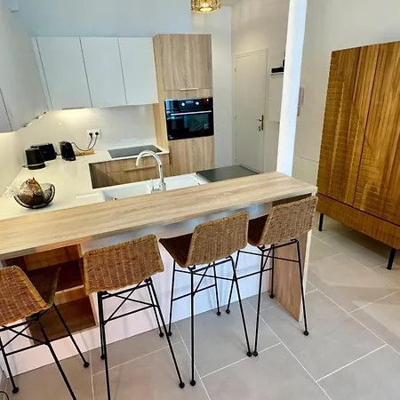 Apartment Comfortable Just Steps From The Sea